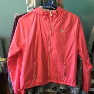 Rain jacket/ windbreaker